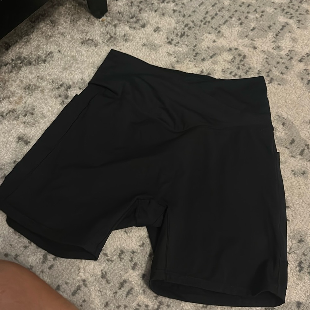 Halara black spandex shorts with pockets